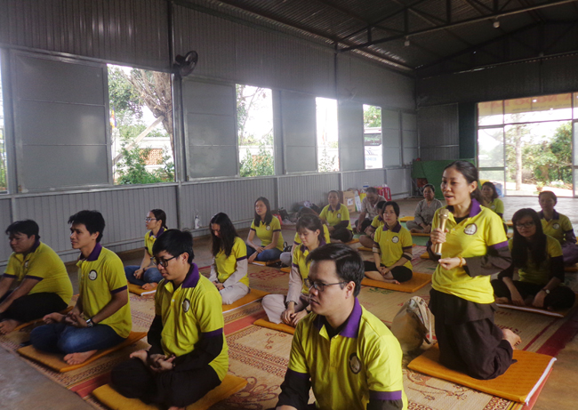 Gia Nghĩa: Lễ Quy y cho các bạn trẻ nhóm Phật tử Hạt bụi TP.HCM