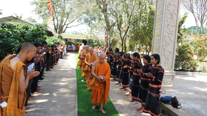 Đoàn Phật tử Dân tộc hộ trì chư hành giả khóa tu ngày thứ 3